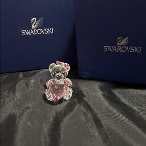 Swarovski only for you Kris bear figurine holding pink heart